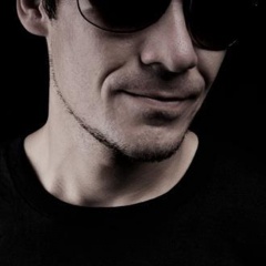 Alex Einz :: Moth Red