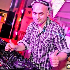 DEEJAY FON IN SESSION