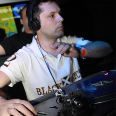 DJ OniKs