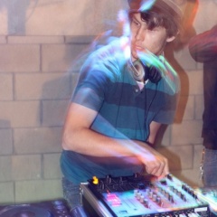 DJ WONDERBEAD