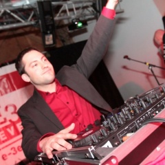 DJ Yofi