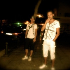 DuplicaT