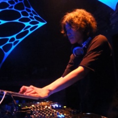 DJ AKAI aka GRAVITII