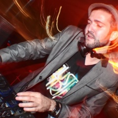 JULIEN COX