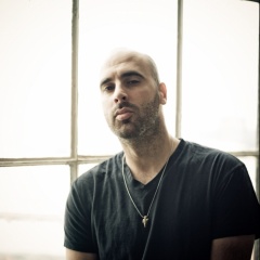 NADAV VEE