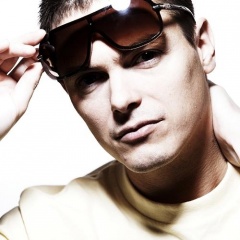 OLIVER LANG