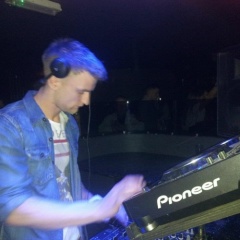 DJ R3NO