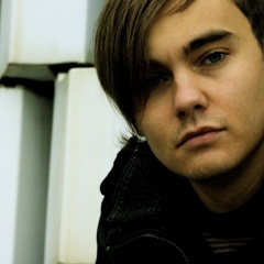 TOM DAZING