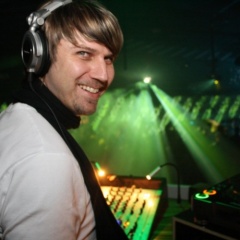 TOM WAX